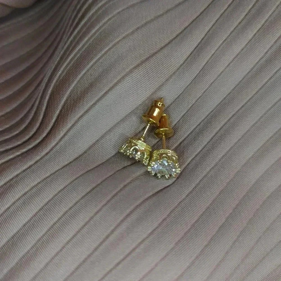 Fashion Crown Zircon Stud Yellow Gold Tone Earrings - Picture 12 of 15